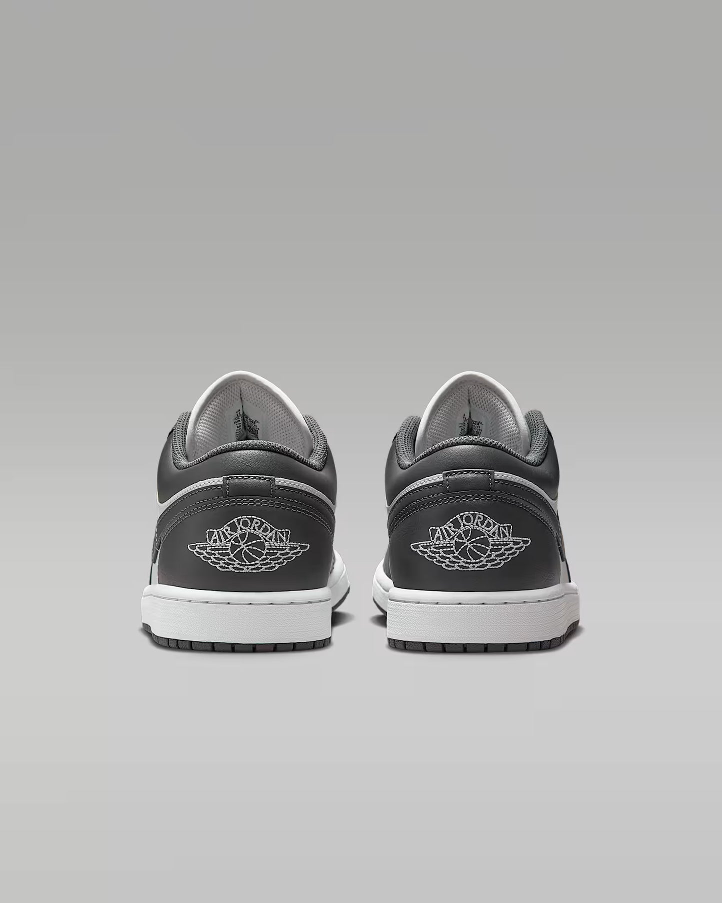 NIKE JORDAN 1 BLACK
